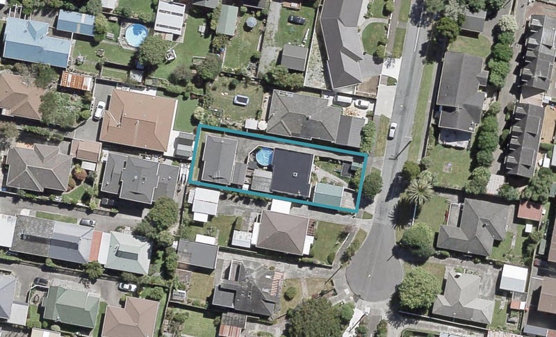 2/6 Saulbrey Grove, Woburn, Lower Hutt - Carousel 1