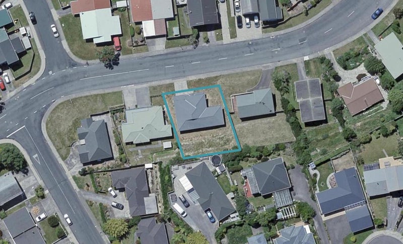 68 Horokiwi Road West, Newlands, Wellington - Carousel 1