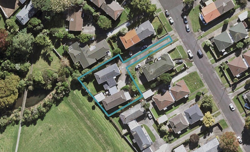 1/20 Mannering Place, Hillcrest, Auckland - Carousel 1