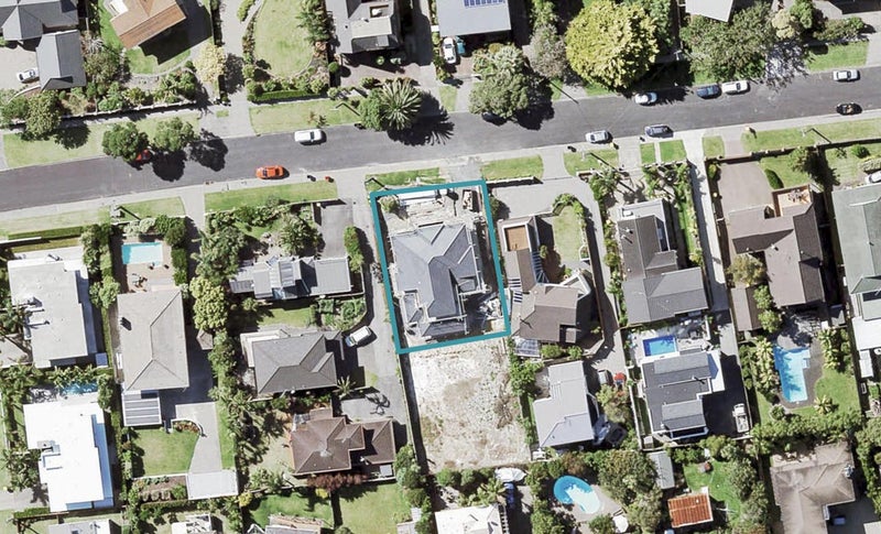 27 Beechwood Road, Rothesay Bay, Auckland - Carousel 1