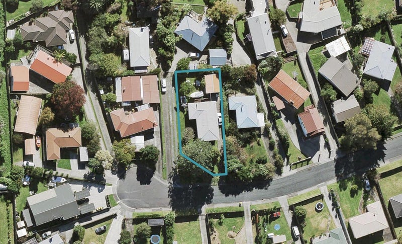 15 Justin Place, Te Atatu Peninsula, Auckland - Carousel 1