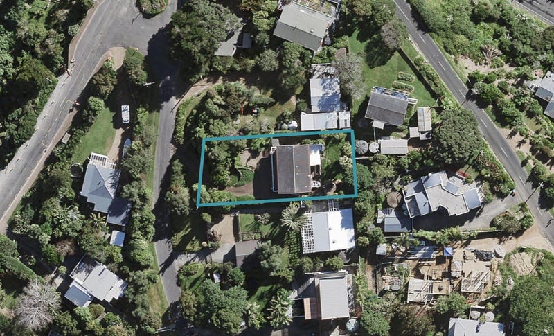 6 Kiwi Street, Oneroa, Waiheke Island - Carousel 1