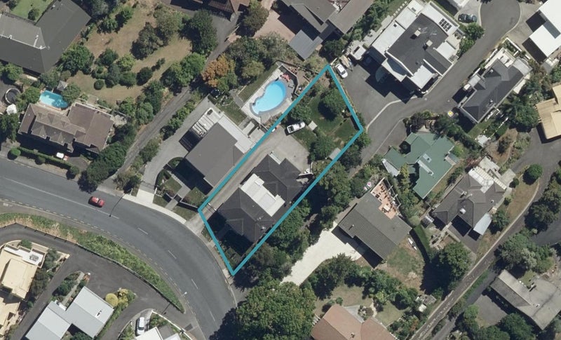 140 Lake Crescent, Hamilton Lake, Hamilton - Carousel 1