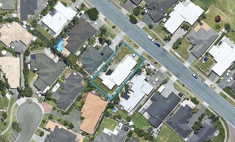 20 Oriental Parade, Papamoa Beach, Papamoa - Carousel 1