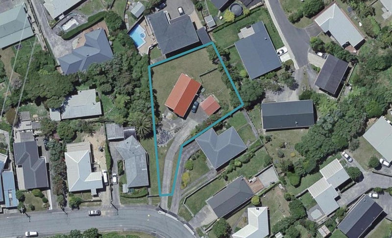 18 Brooker Grove, Newlands, Wellington - Carousel 1