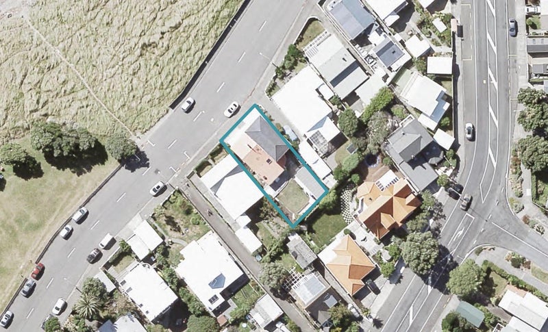 15 Marine Parade, Eastbourne, Lower Hutt - Carousel 1