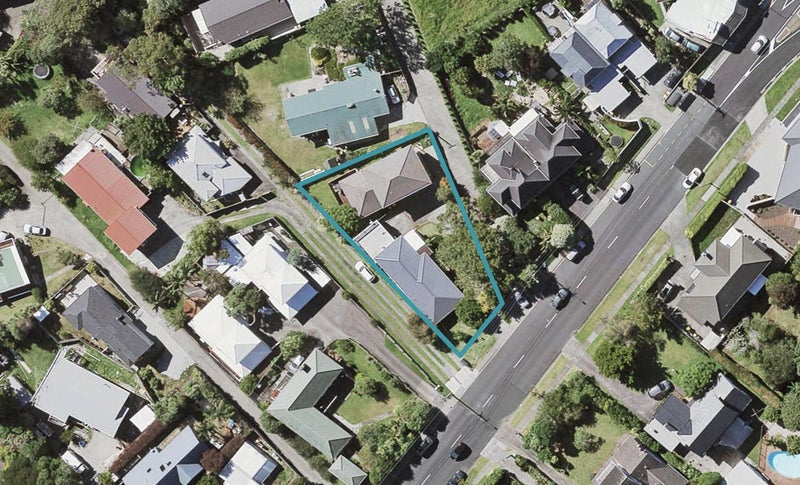 2/4 Sunnynook Road, Sunnynook, Auckland - Carousel 1