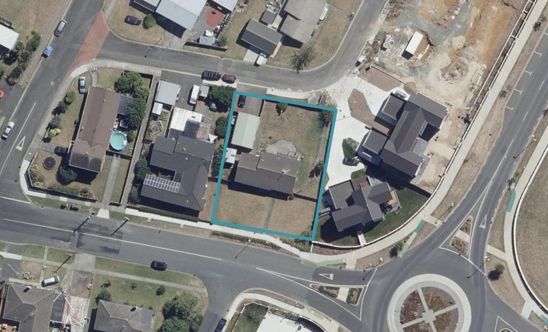 8 Foster Road, Temple View, Hamilton - Carousel 1