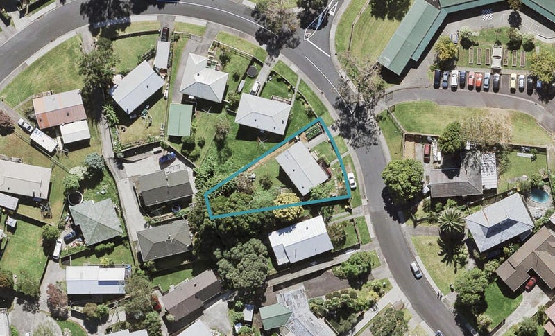 20 Lilburn Crescent, Massey, Auckland - Carousel 1
