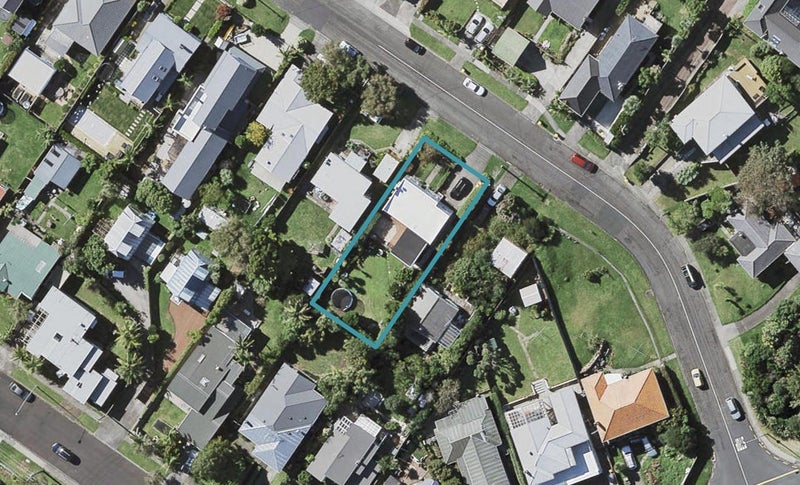17 Coronation Street, Belmont, Auckland - Carousel 1