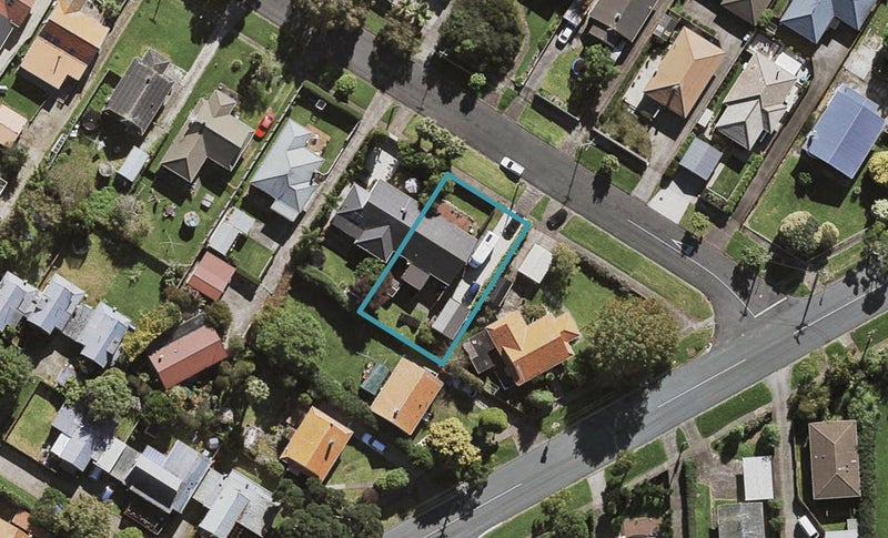 4 Houpara Street, One Tree Hill, Auckland - Carousel 1