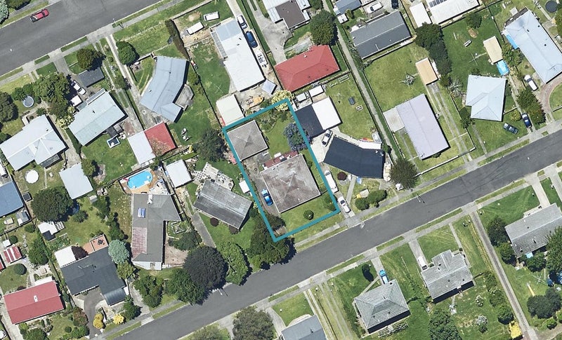16 Dingadee Street, Welcome Bay, Tauranga - Carousel 1