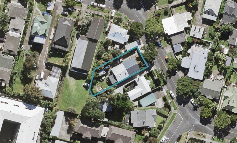 40 Kenneth Avenue, Sandringham, Auckland - Carousel 1