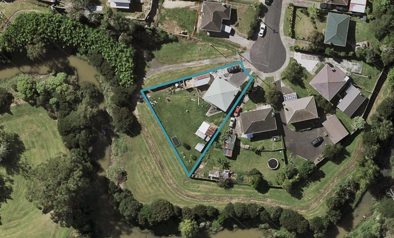 13 Lawrence Place, Otara, Auckland - Carousel 1