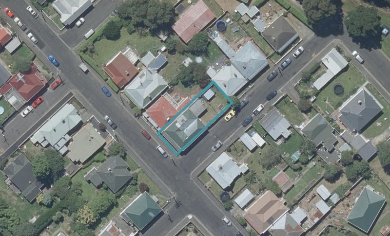 42 Selwyn Street, North East Valley, Dunedin - Carousel 1
