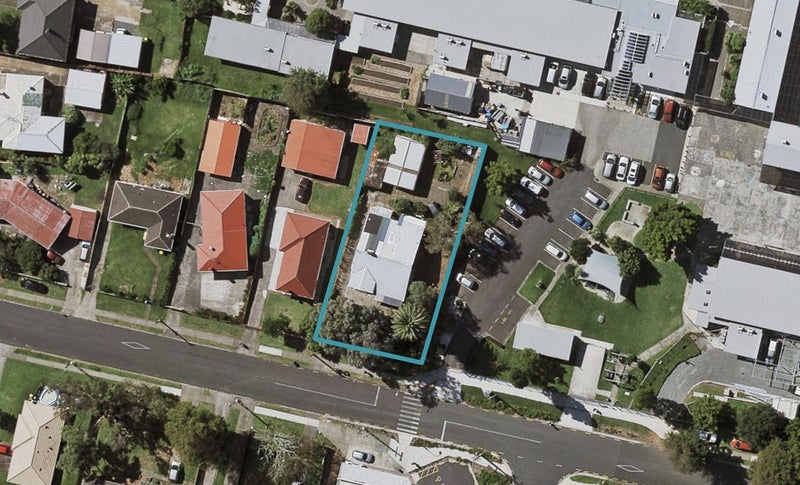 16 Flat Bush Road, Otara, Auckland - Carousel 1