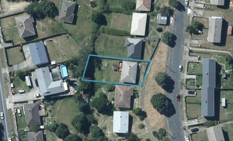 38 Hereford Street, Cannons Creek, Porirua - Carousel 1