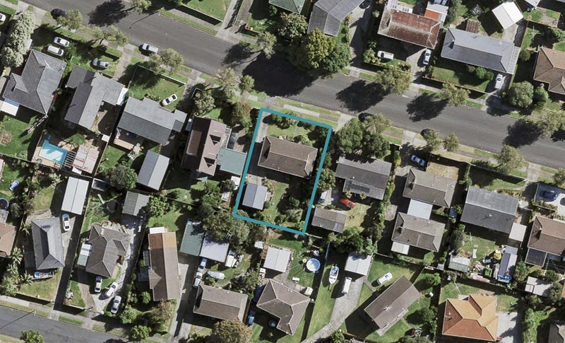 13 Waimahia Avenue, Weymouth, Auckland - Carousel 1