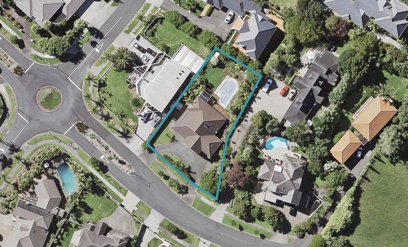 20 Santa Cruz Drive, Shamrock Park, Auckland - Carousel 1