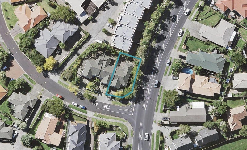 1 Gillett Place, Botany Downs, Auckland - Carousel 1