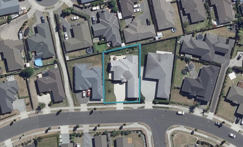 17 Tallentire Crescent, Huntington, Hamilton - Carousel 1