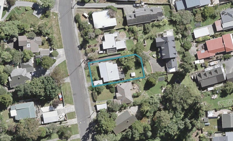 17 Jocelyn Crescent, Pinehaven, Upper Hutt - Carousel 1