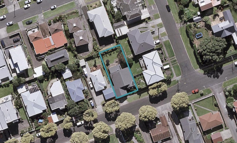33 McLean Street, Strandon, New Plymouth - Carousel 1