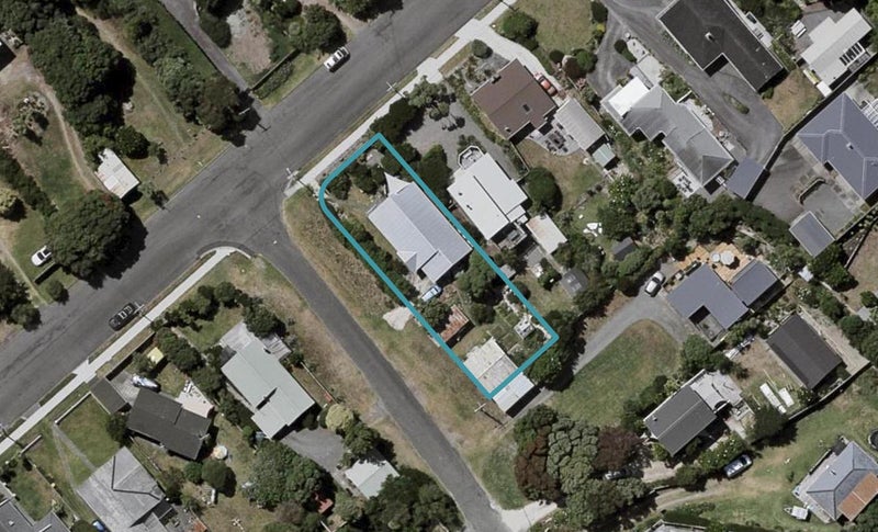 14 Tutere Street, Waikanae Beach, Waikanae - Carousel 1