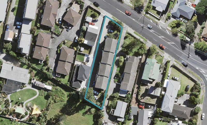 1/70 West Coast Road, Glen Eden, Auckland - Carousel 1