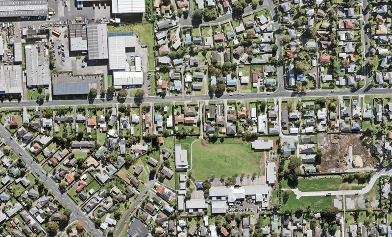 71 Wharf Road, Te Atatu Peninsula, Auckland - Carousel 1