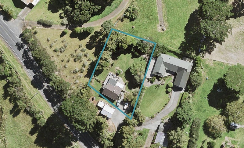 31 Waitakere Road, Waitakere, Auckland - Carousel 1