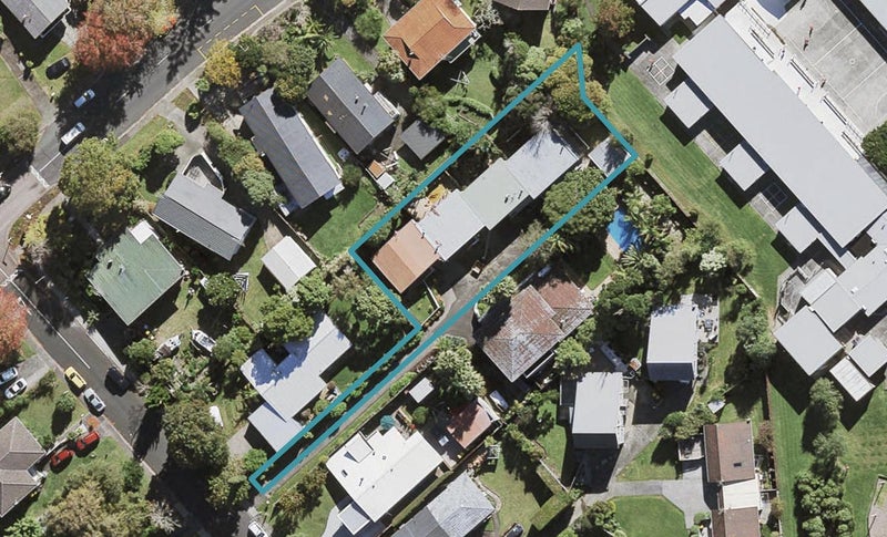 2/6 Gladys Avenue, Glenfield, Auckland - Carousel 1