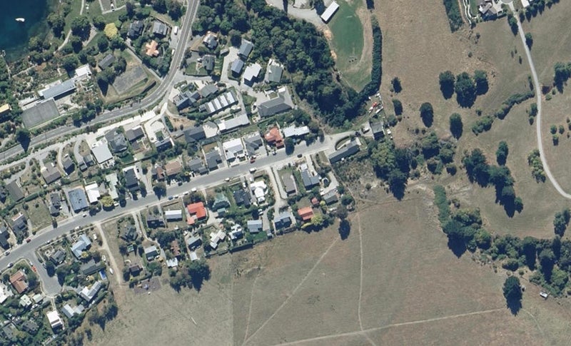 71 Oregon Drive, Kelvin Heights, Queenstown - Carousel 1