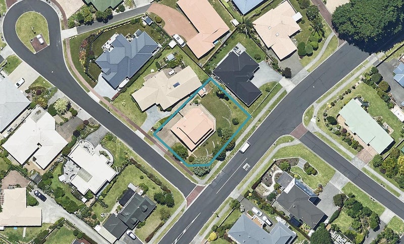 10 Village Park Drive, Welcome Bay, Tauranga - Carousel 1