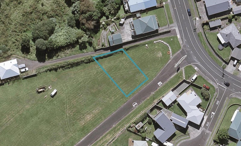4 Manakohi Street, Spotswood, New Plymouth - Carousel 1