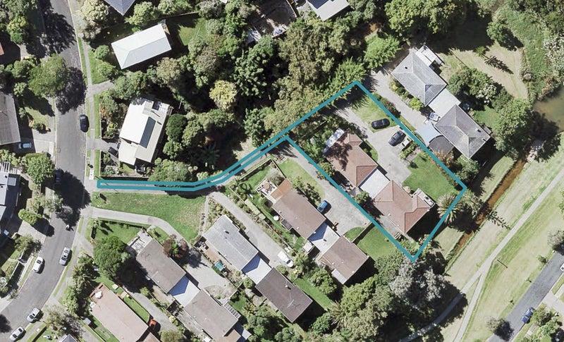 2/10 Scarlock Avenue, Browns Bay, Auckland - Carousel 1