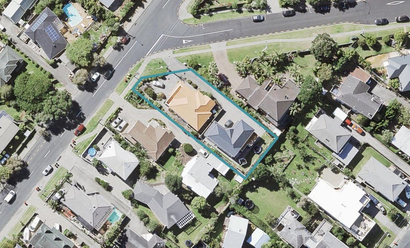 2/1 Masterton Road, Rothesay Bay, Auckland - Carousel 1