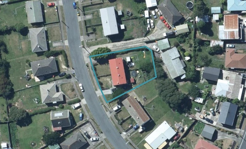 41 Aberfeldy Street, Cannons Creek, Porirua - Carousel 1