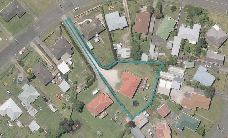 24 Hinemoa Street, Whanganui East, Whanganui - Carousel 1