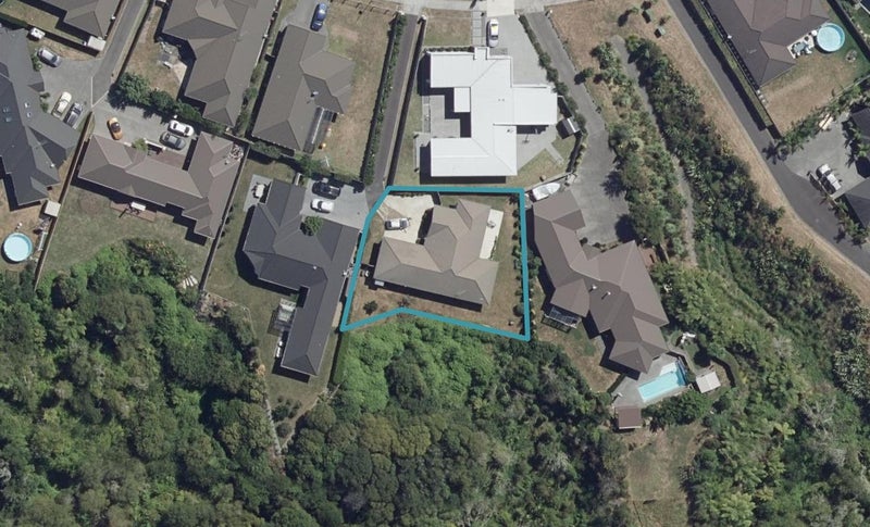 170 St James Drive, Huntington, Hamilton - Carousel 1