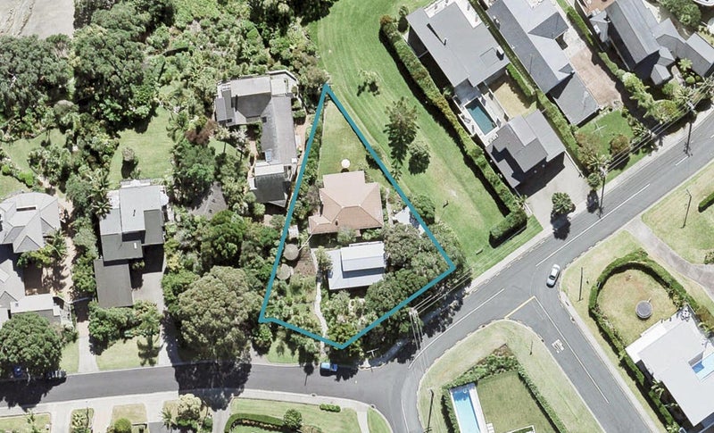 52 Tindalls Bay Road, Tindalls Beach, Whangaparaoa - Carousel 1