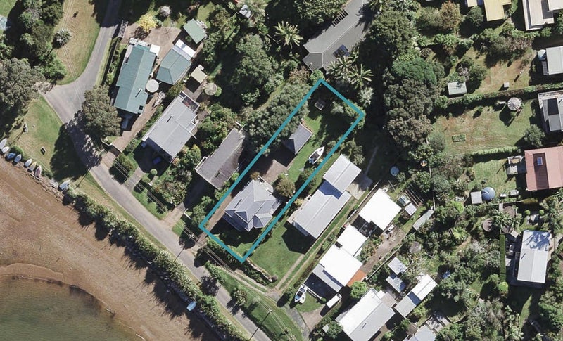 16 Mcmillan Road, Omiha, Waiheke Island - Carousel 1