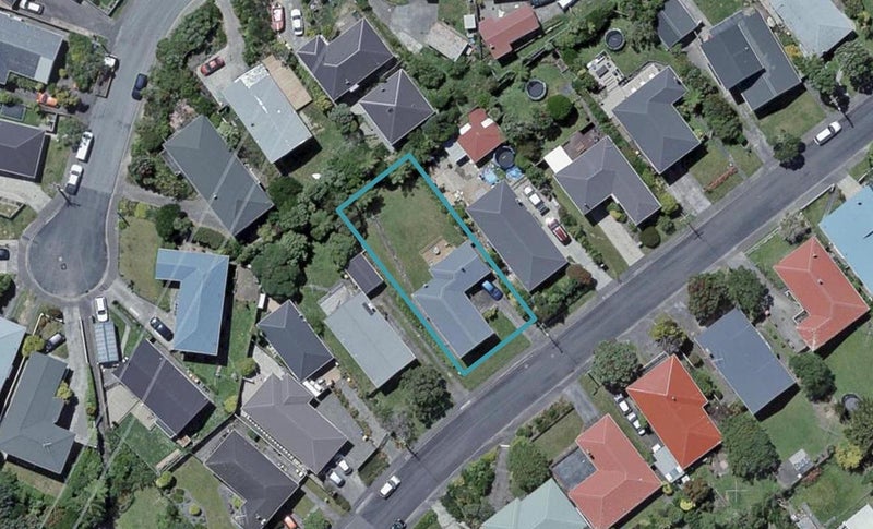 12 Alder Place, Newlands, Wellington - Carousel 1