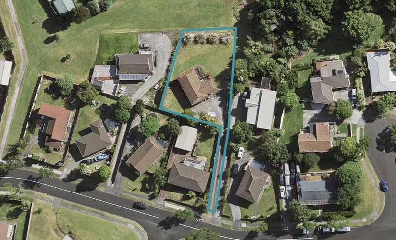 36 Banyan Drive, Totara Heights, Auckland - Carousel 1