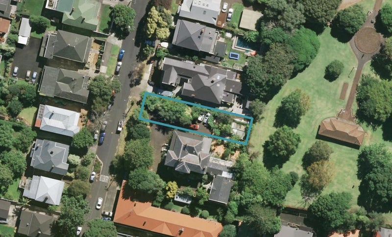 18 Huntly Avenue, Grafton, Auckland - Carousel 1