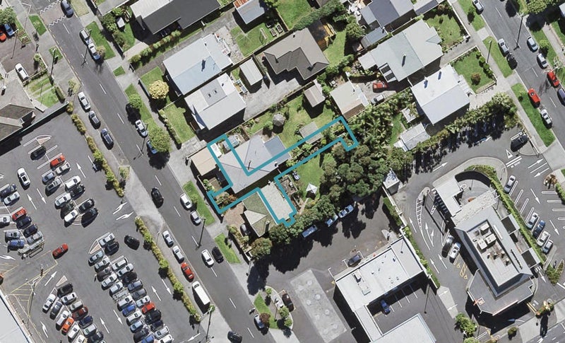 2/11 Huia Road, Point Chevalier, Auckland - Carousel 1