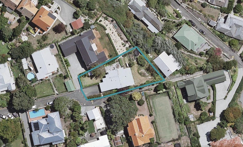8 Cameron Terrace, Bluff Hill, Napier - Carousel 1