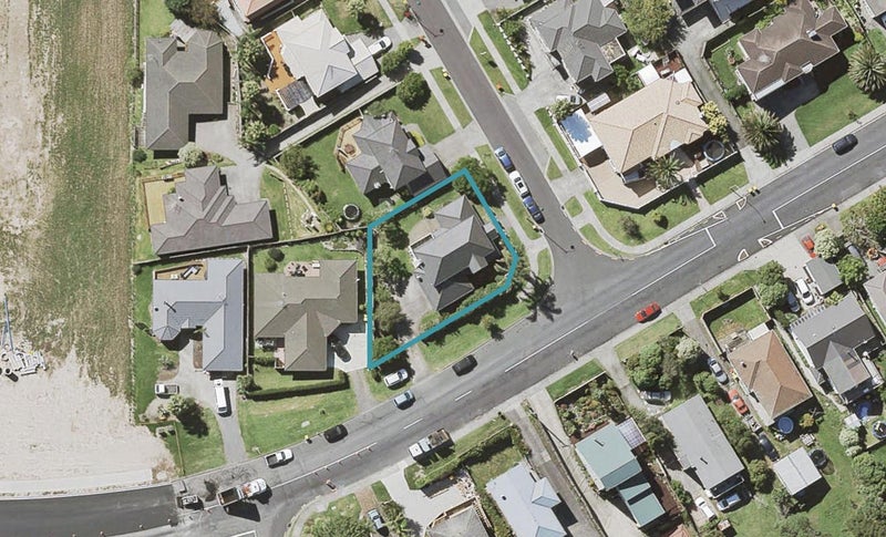 2 Maidstone Place, Oteha, Auckland - Carousel 1