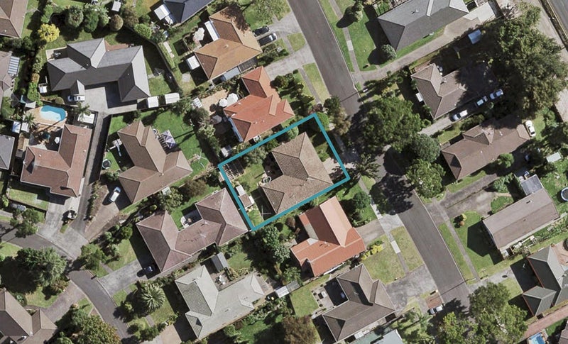 11 Gardone Terrace, Conifer Grove, Takanini - Carousel 1