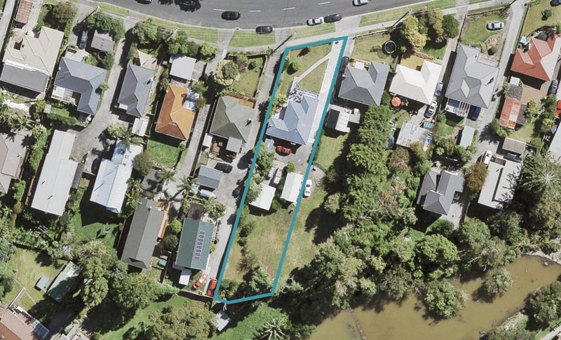 16 Glengarry Road, Glen Eden, Auckland - Carousel 1